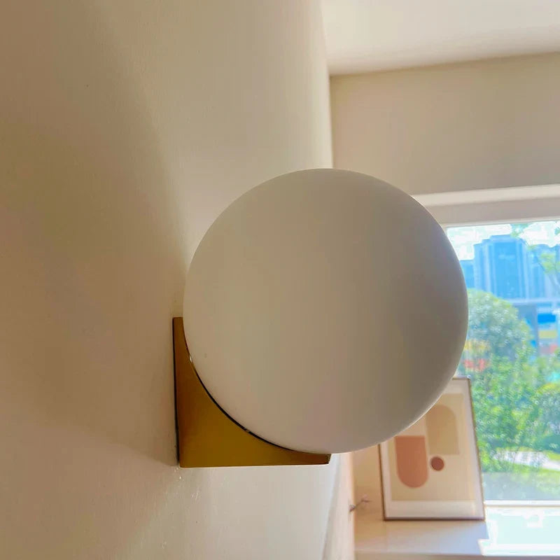 סולחה – גופי קיר LED מודרניים עם כדור זכוכית לחדר שינה